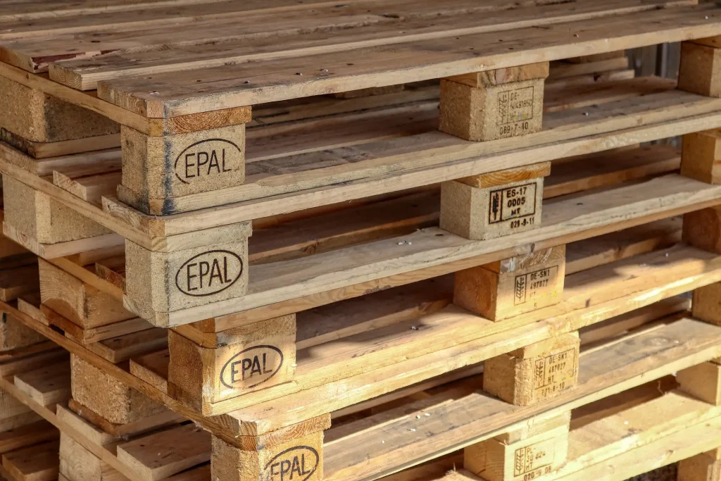 EPAL Paletten auf Qualität kontrollieren und Beschädigungen erkennen: mit einer Palettenkontrolle von AUTFORCE.