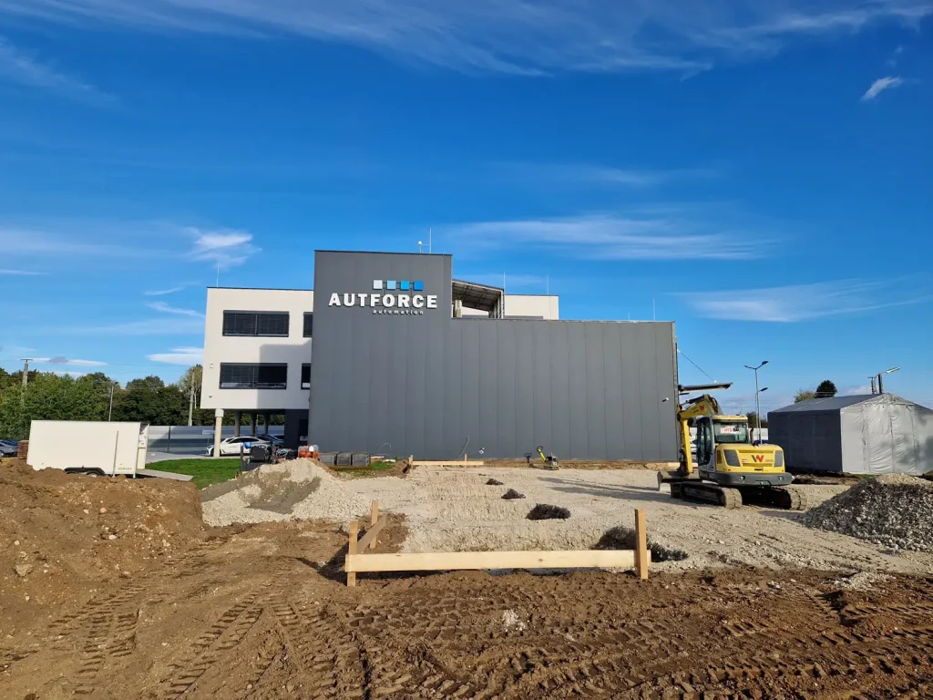 Fertiggestelltes Fundament für den Zubau des AUTFORCE Headquarters in Lebring